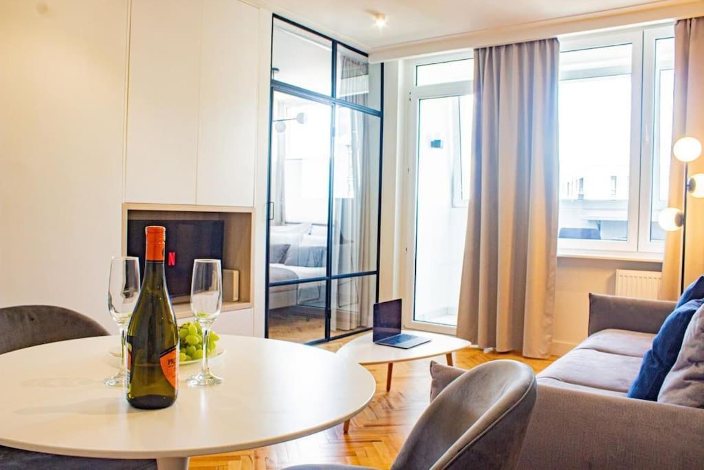 Central Apartment With Balcony And Views, Old Town, Metro Warszawa Zewnętrze zdjęcie