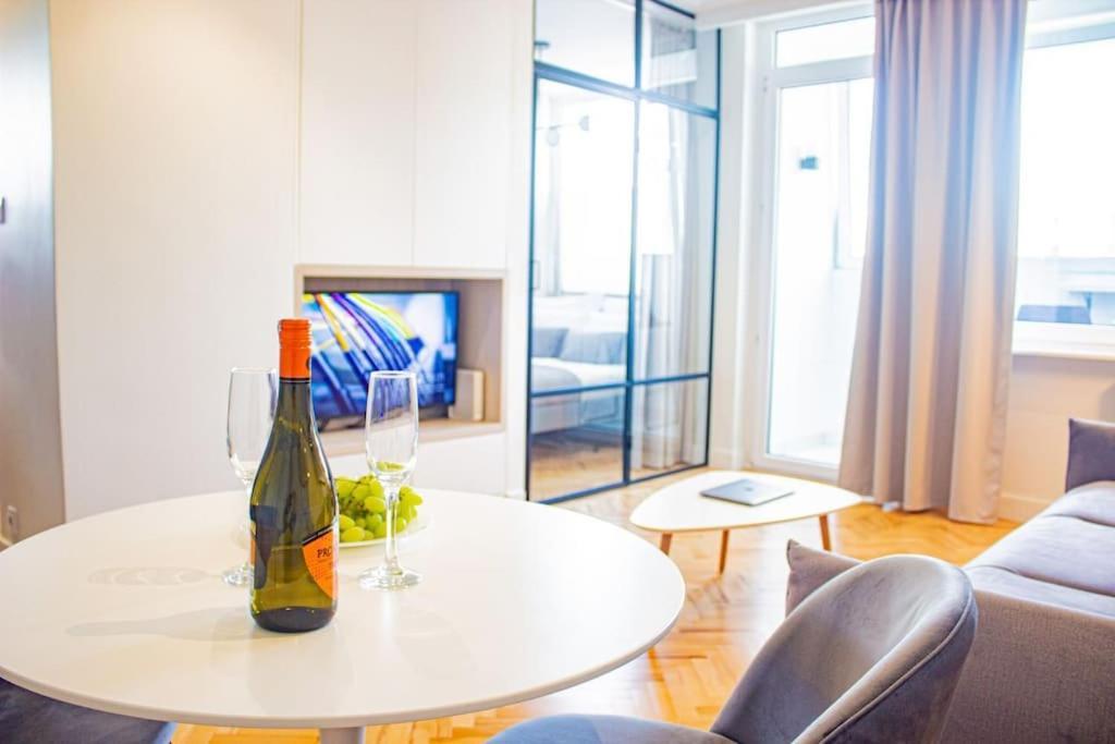 Central Apartment With Balcony And Views, Old Town, Metro Warszawa Zewnętrze zdjęcie